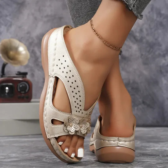 Trina | Wedge-heeled Flower Slippers